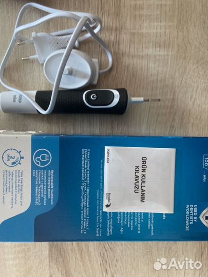 Электрическая зубная щетка oral b