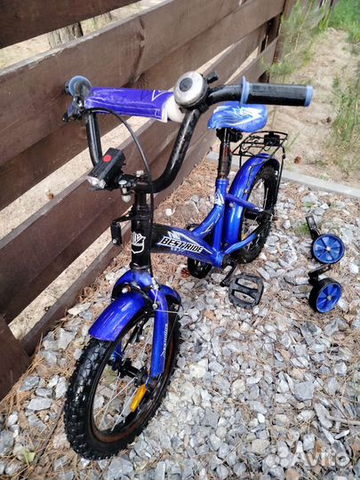 Детский велосипед 14 с двумя доп колесами