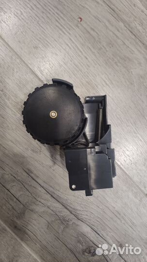 Колесо левое Xiaomi Roborock S5. Нерабочее