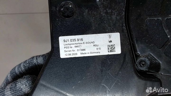 Динамик Porsche Taycan 2019 –, 2020