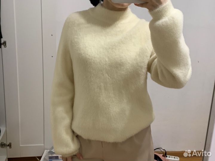 Плюшевая кофта женская bershka кремовая
