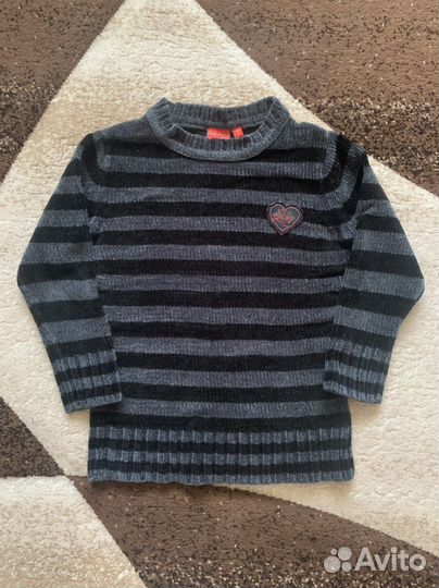 Свитер фирменный