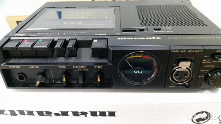 Профессиональный портативный кассетный магнитофон