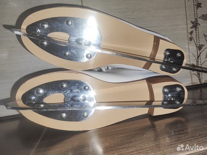 Коньки фигурные 37