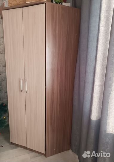 Угловой шкаф