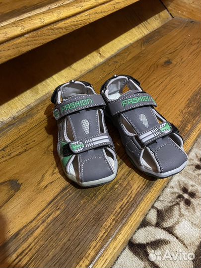 Сандали новые