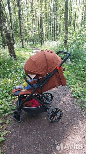 Прогулочная коляска с перекидной ручкой