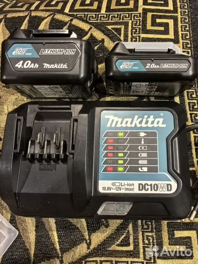 Зарядное устройство Makita+акб 12V 4A и 12V 2A
