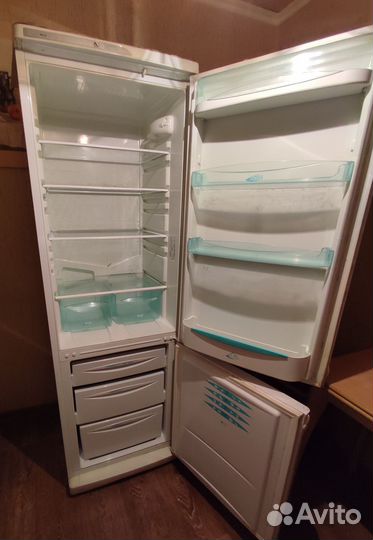 Холодильник Indesit бу
