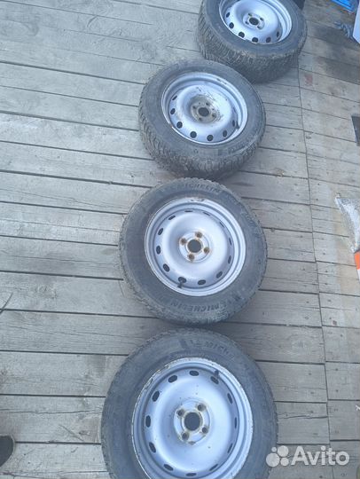 Зимняя резина r15 с дисками б.у. на solaris
