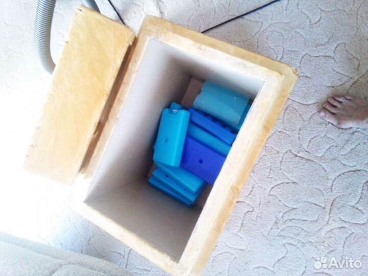 Холодильная камера с охлаждающими элементами