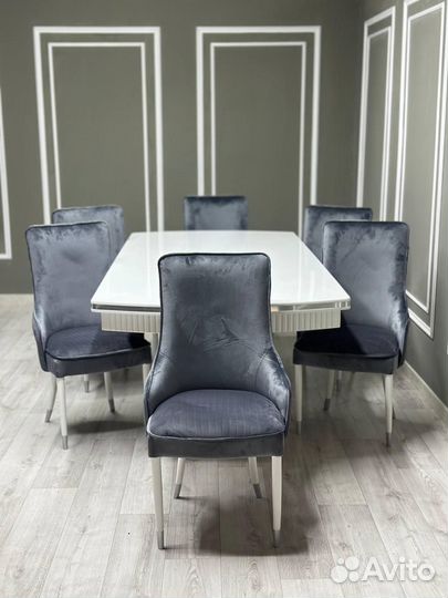 Кухонный стол и стулья новые