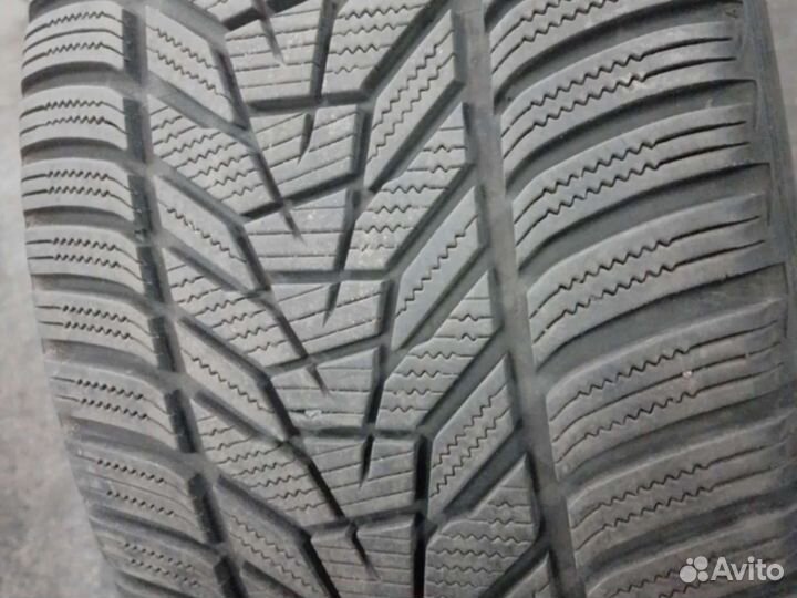 Hankook Winter I'Cept Evo 3 W330 265/35 R20