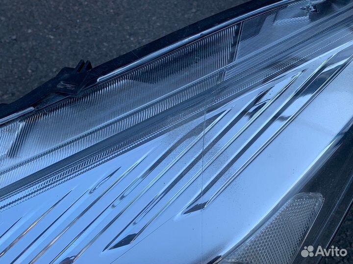 Фара левая Kuga 2 (белый повторитель)