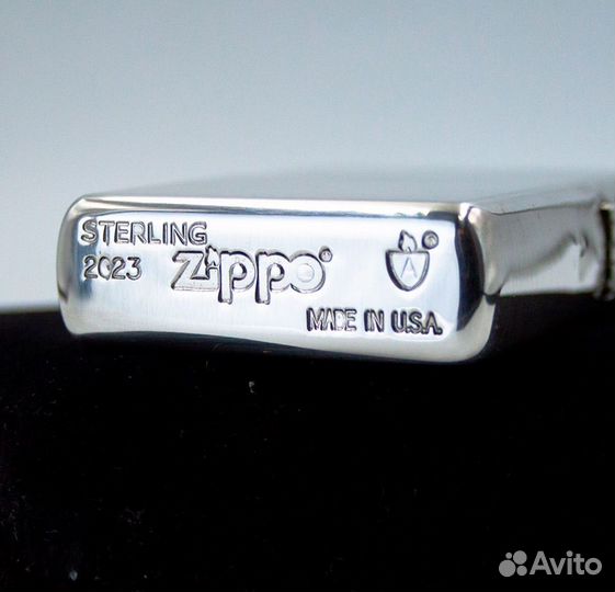 Серебряная зажигалка zippo