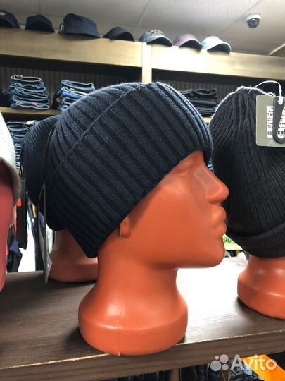 Шапка черная подворотом новая