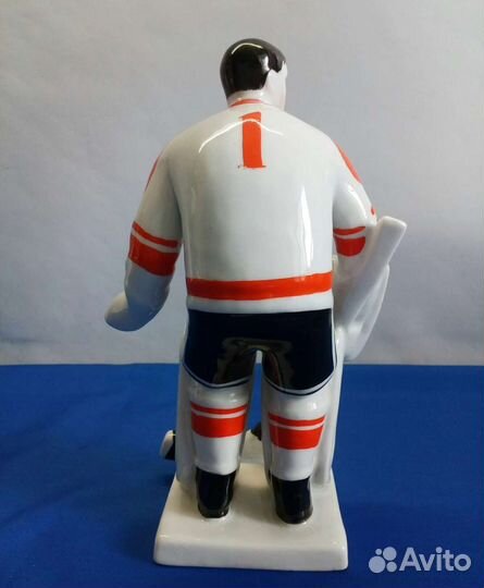 Фарфоровая статуэтка Вратарь Третьяк лфз.в/сорт