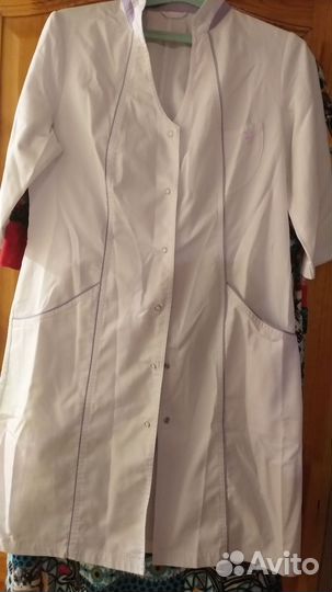 Белый медицинский халат