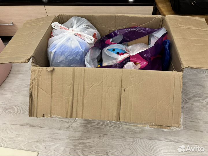 Детские игрушки и вещи коробкой