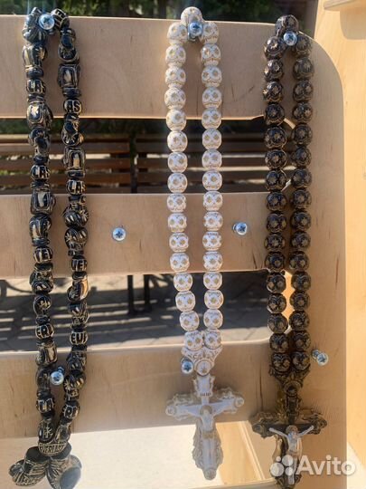 Крест в машину, перчатки боксерские в авто