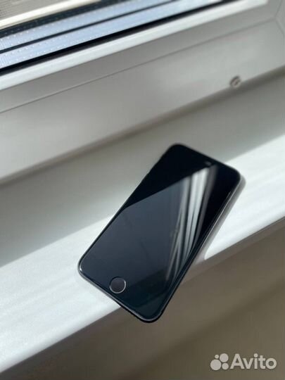 iPhone 8, 64 ГБ