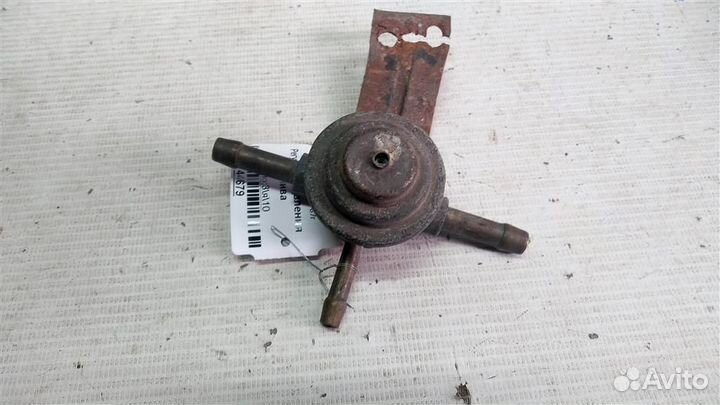 Регулятор давления топлива Ford Sierra 83-87г