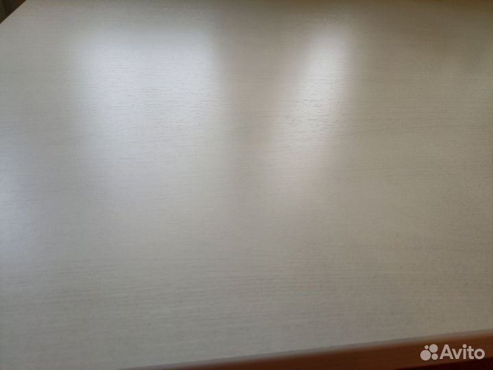 Рабочий стол белый