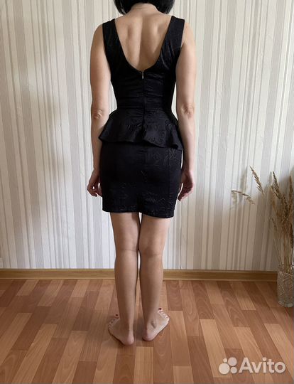 Платье черное с баской