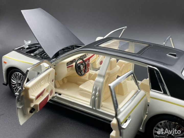 Модель автомобиля Rolls-royce Phantom металл