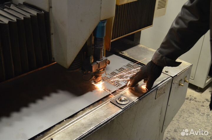 Лазерная резка и гравировка на металле