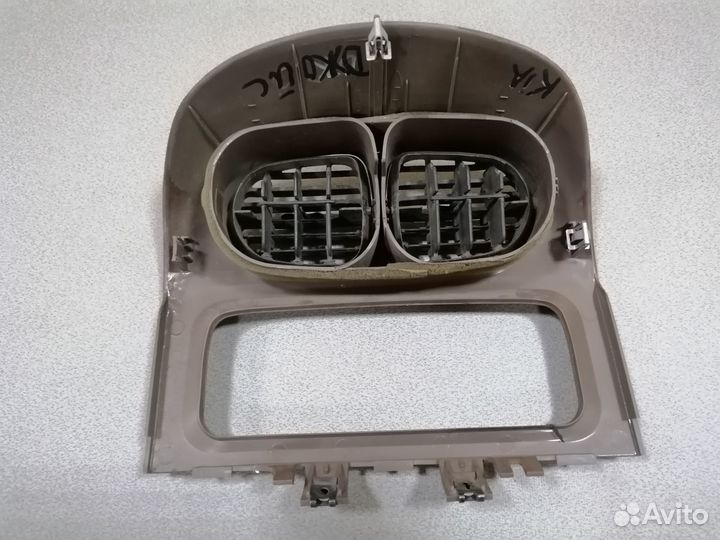 Консоль под магнитолу с дефлектором Kia Joice 1999