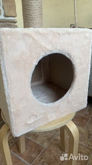 Когтеточка с домиком для кошек