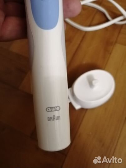 Электронная зубная щетка Oral b