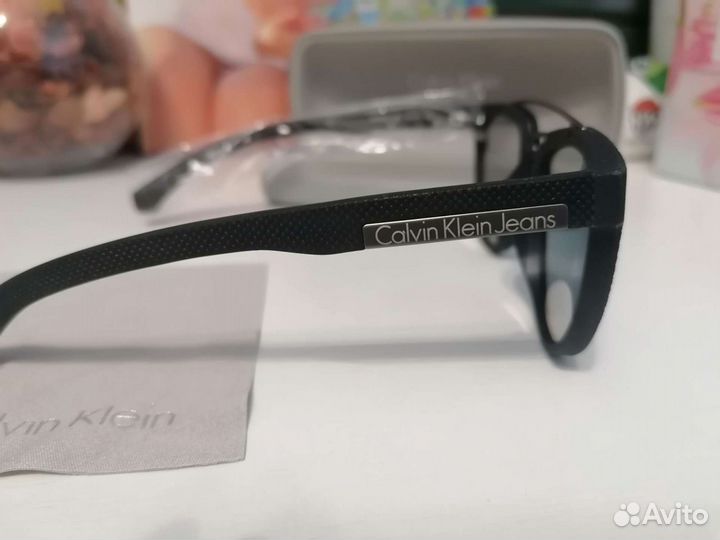 Очки солнцезащитные CKJ 813 унисекс