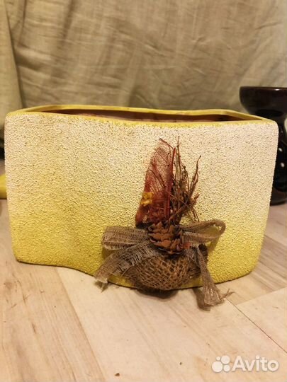 Аромалампа и кашпо для цветов