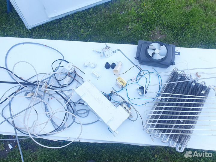 Полки и запчасти для холодильника