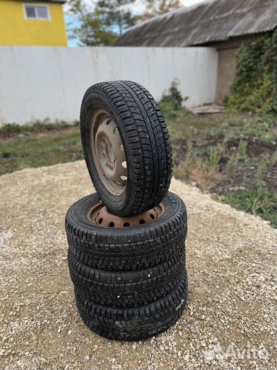 Колеса Dunlop Winter ICE 01 215/65 R16 на ниву