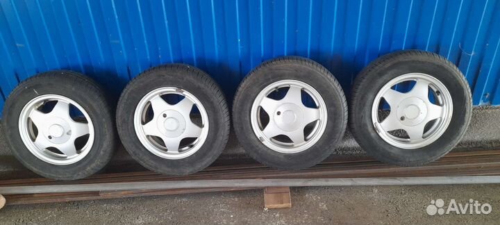 Hankook Smart Work TM11 3.75/70 R13 и 3.75/70 R13 28D