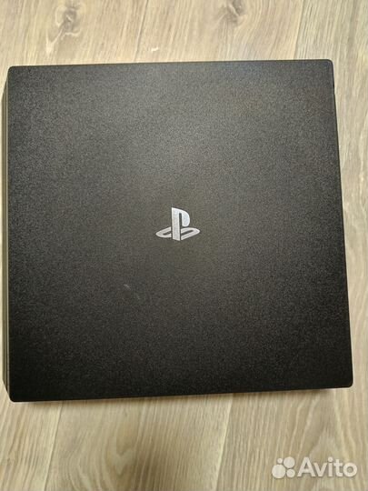 Sony PlayStation 4 pro 1tb +2 геймпада (джойстика)