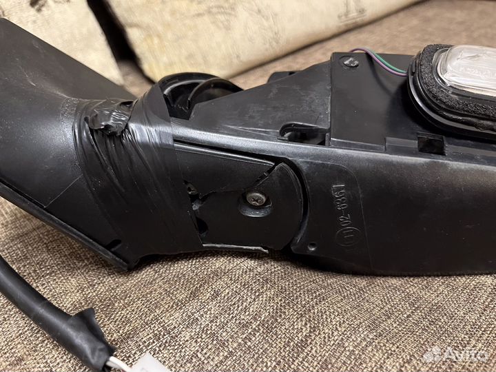 Зеркало Toyota Avensis