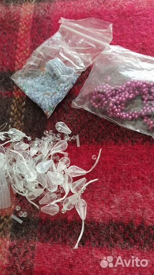 Бисер,стеклярус остатки.Цена за все