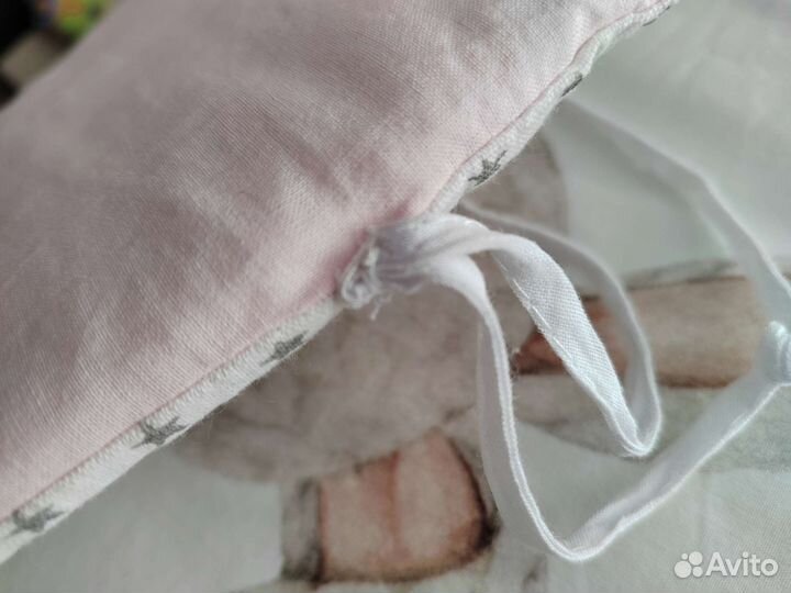 Бортики в кроватку с одеялом и подушкой