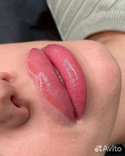 Перманентный макияж бровей губ и век татуаж