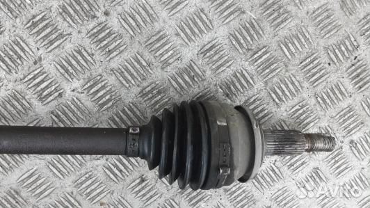 Привод передний правый toyota verso AR2 (99U04N101