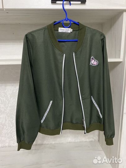 Ветровка женская