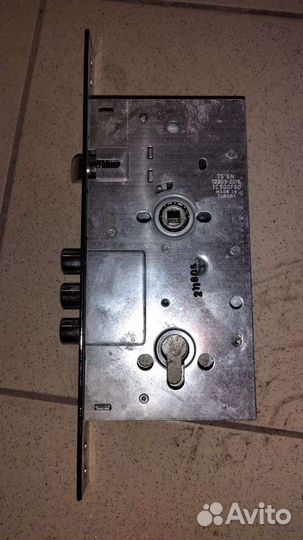 Открыть и заменить замок