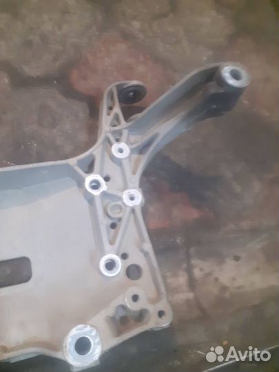 Балка подвески передняя (подрамник) Volkswagen Pas