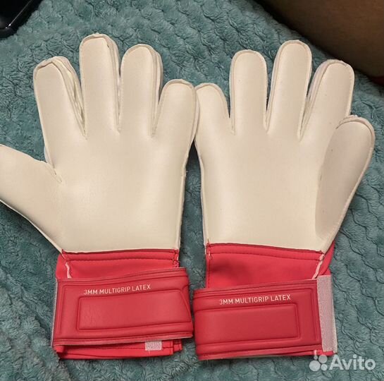 Вратарские перчатки