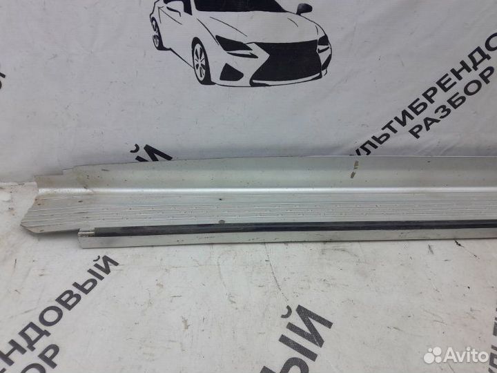 Подножка правая Toyota Hilux 7