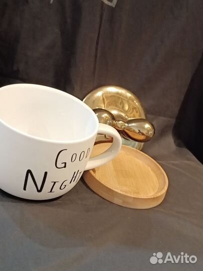 Кружка с крышкой на подставке Китай